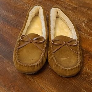 Ladies moccasins slippers